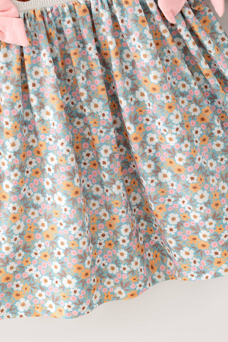 Floral girls dress / embroidery smocked detail.