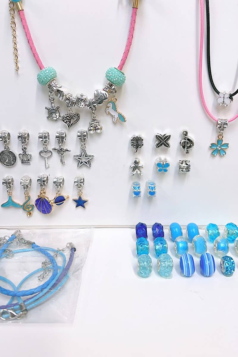 PIECE NECKLACE & CHARM SET.