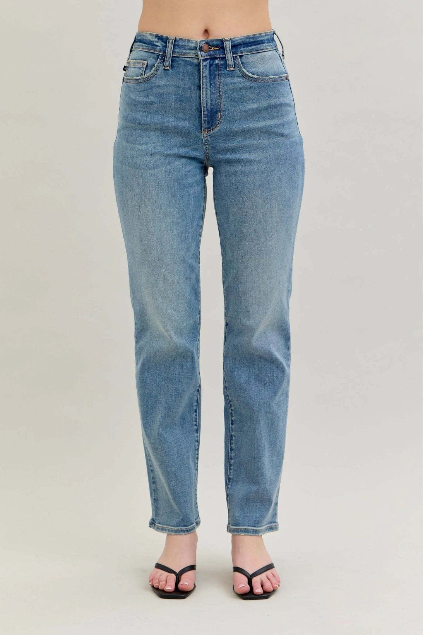 HW medium-wash straight-leg 8206