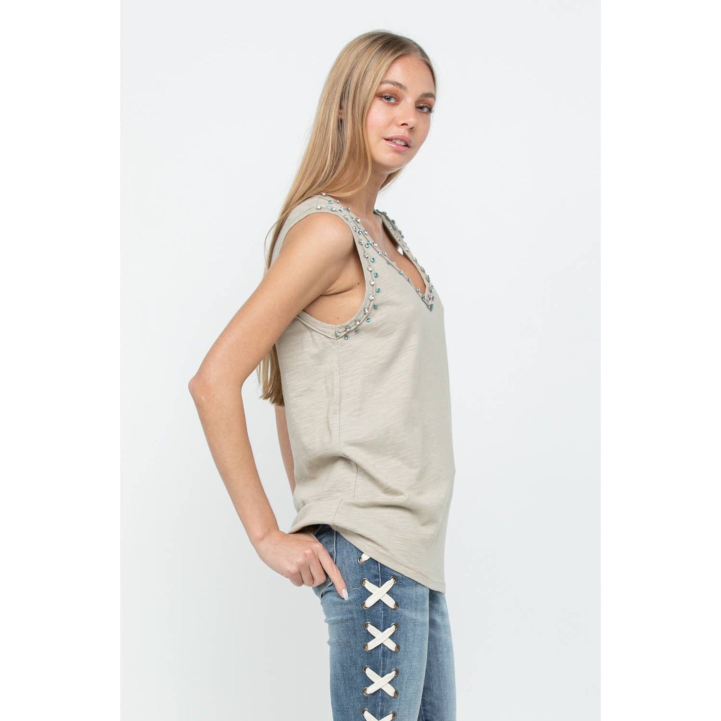 VOCAL - MULTICOLOR RHINESTONE NECK EMBELLISHMENT SLEEVELESS TANK