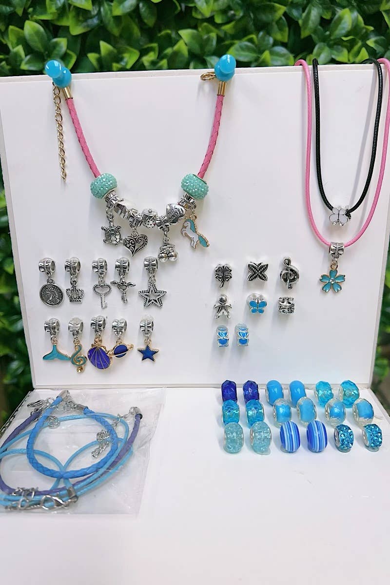 PIECE NECKLACE & CHARM SET.