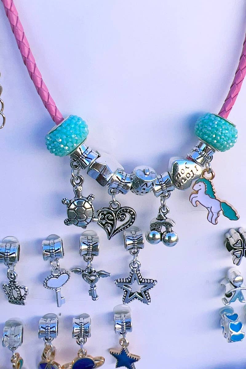 PIECE NECKLACE & CHARM SET.